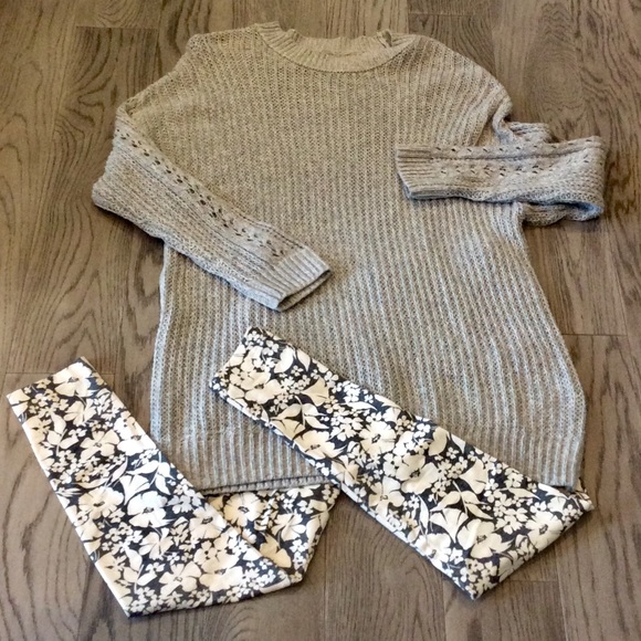 ❤️ OLD NAVY GRAY/CREME FLORAL PRINT LEGGINGS - S - Picture 4 of 6